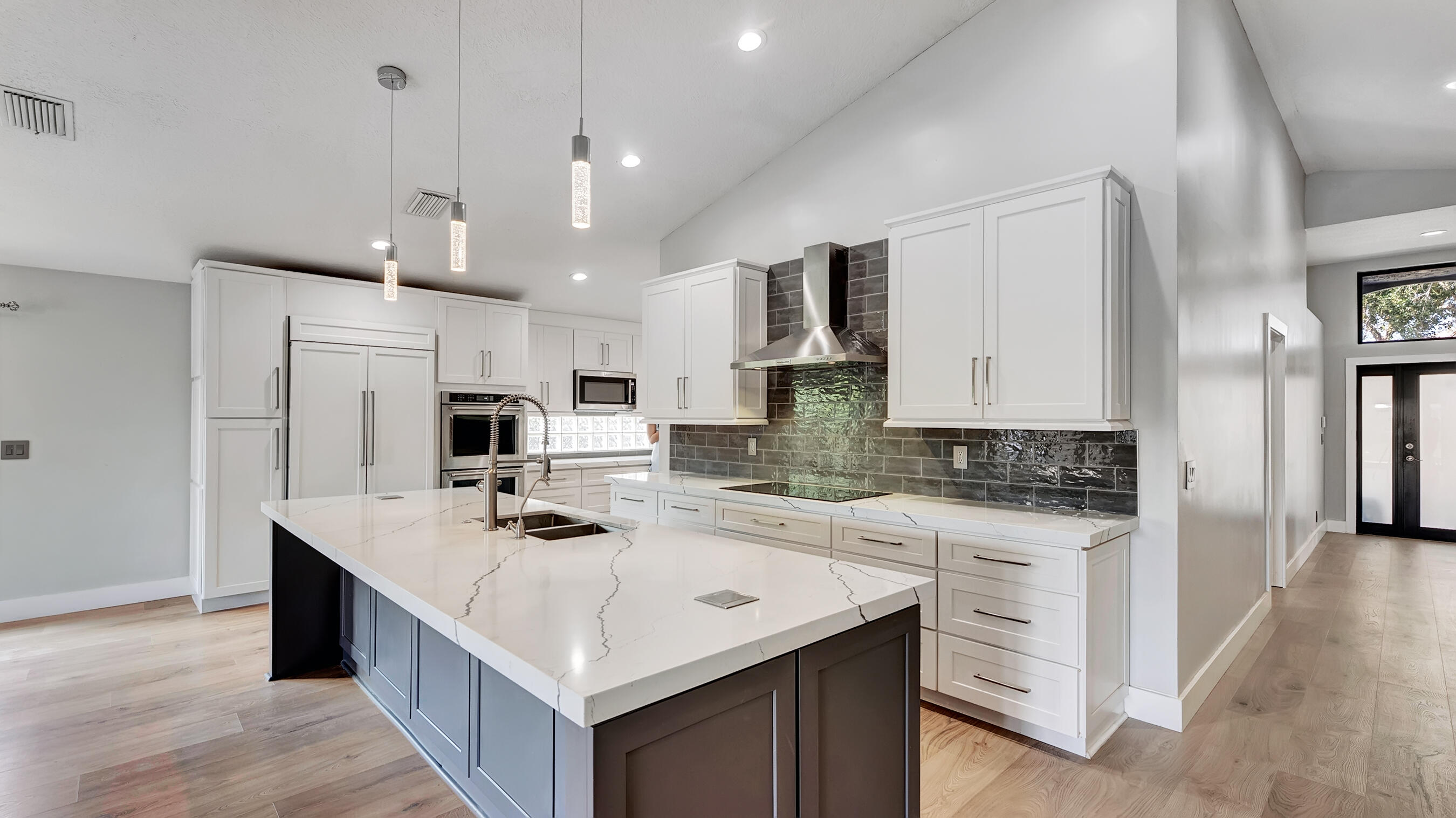 DELRAY LAKES - Residential