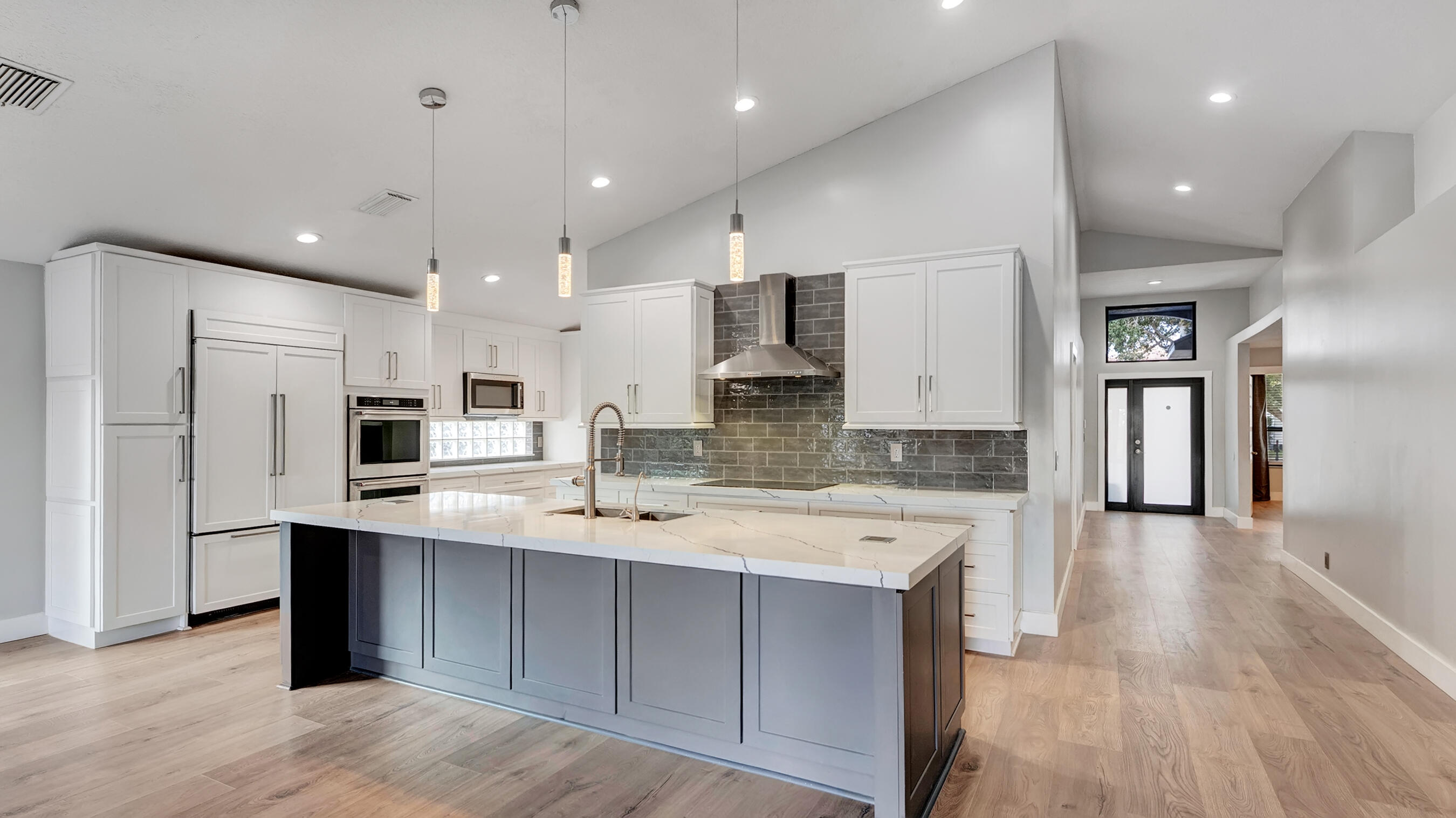 DELRAY LAKES - Residential