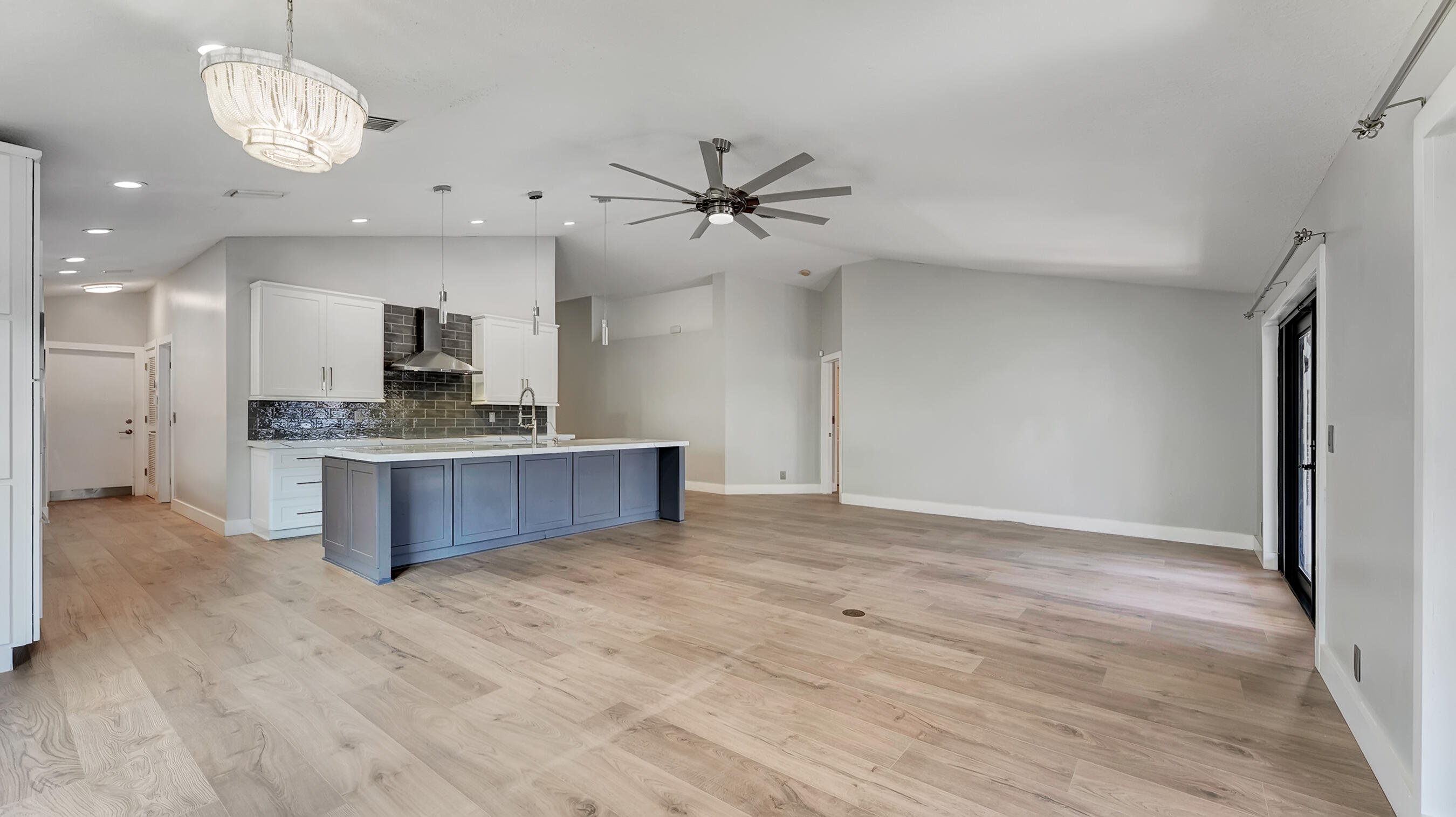 DELRAY LAKES - Residential