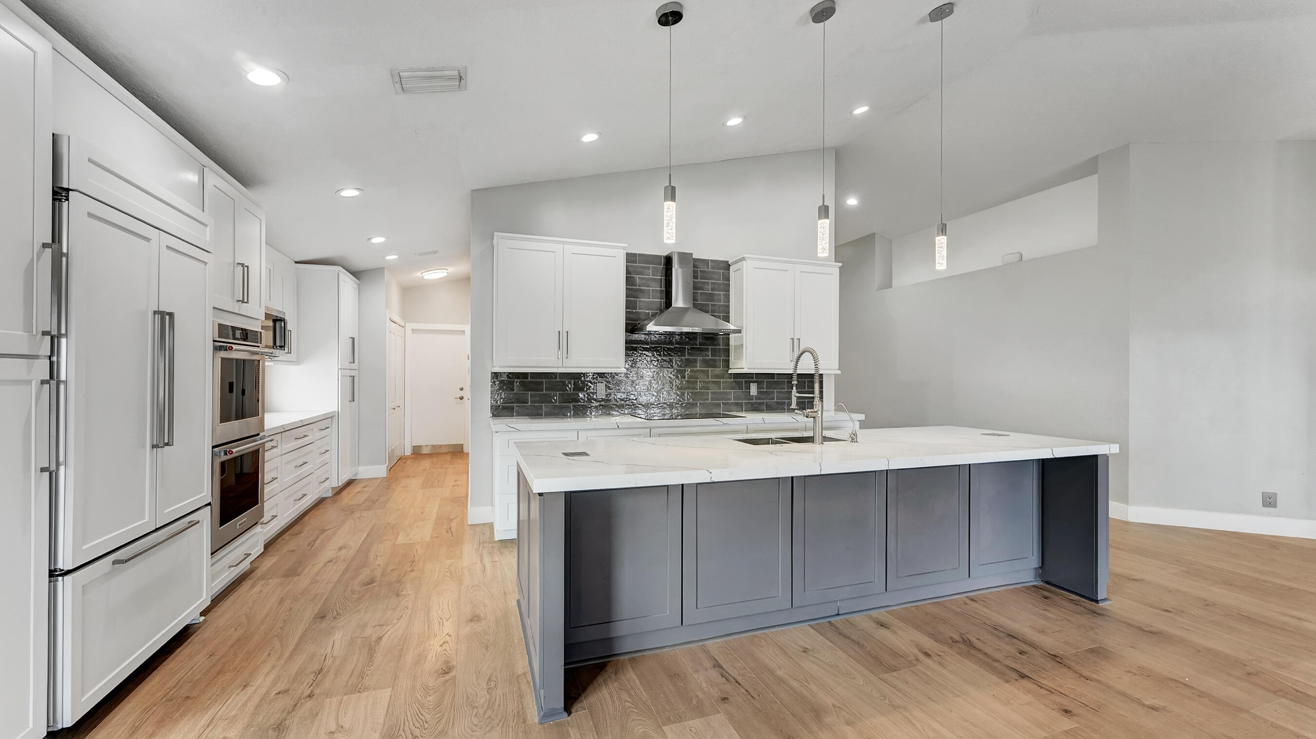 DELRAY LAKES - Residential