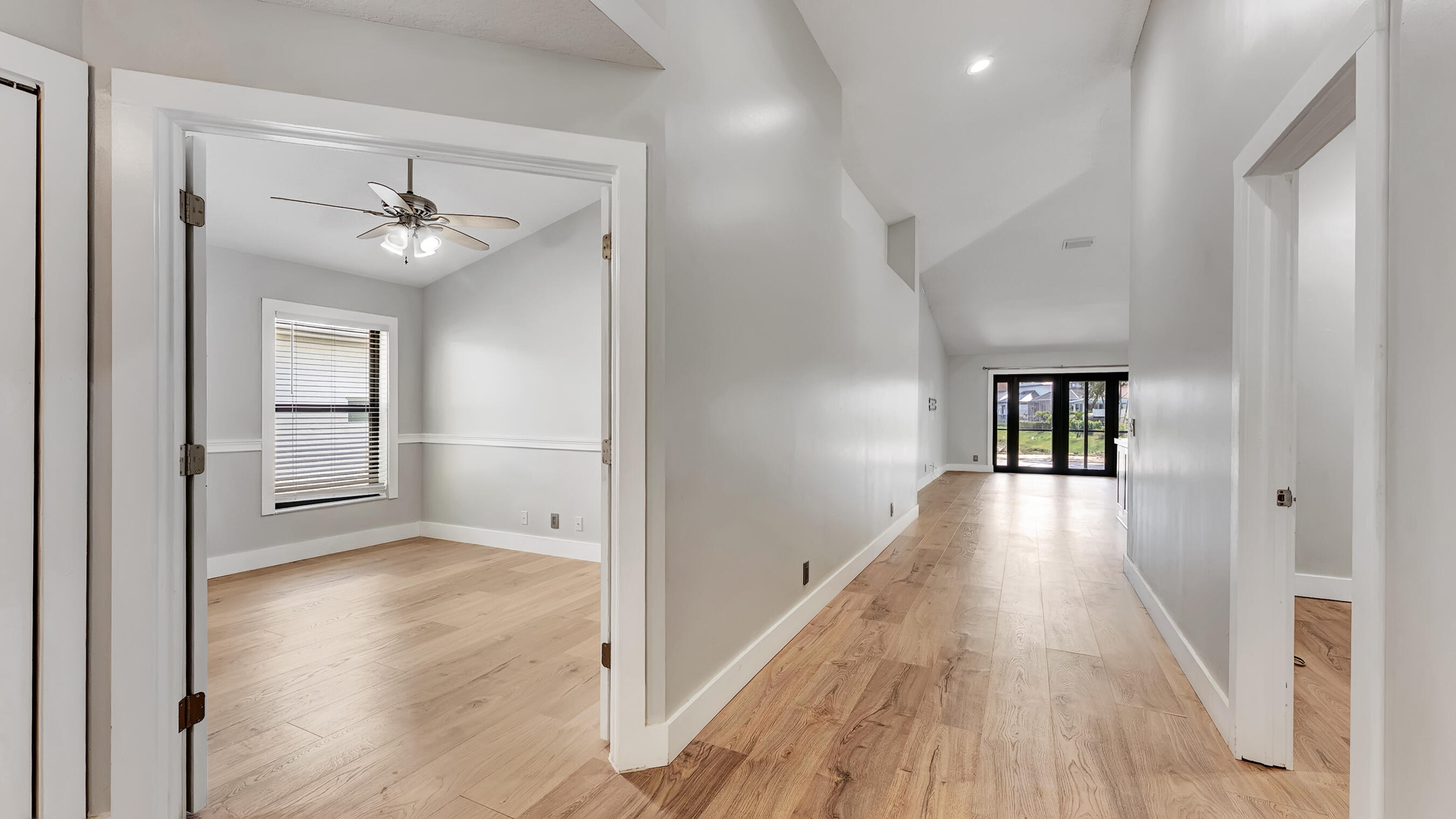 DELRAY LAKES - Residential