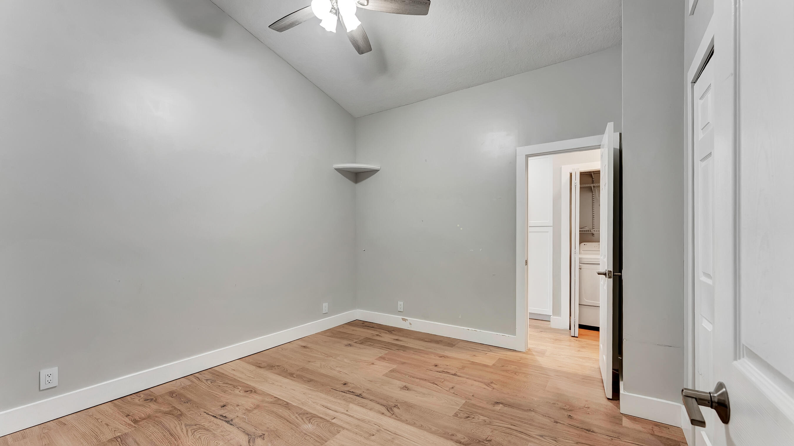 DELRAY LAKES - Residential