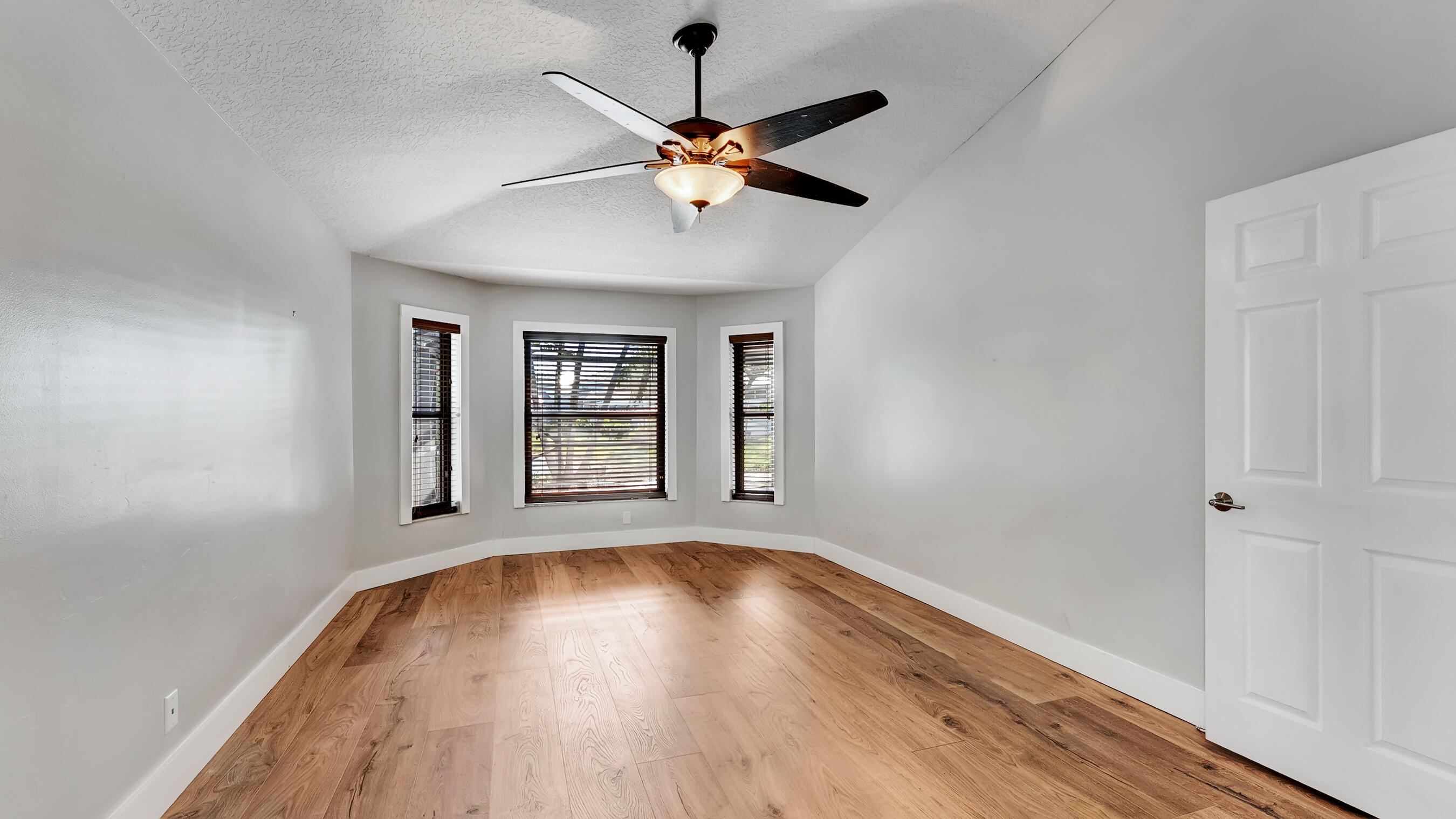 DELRAY LAKES - Residential