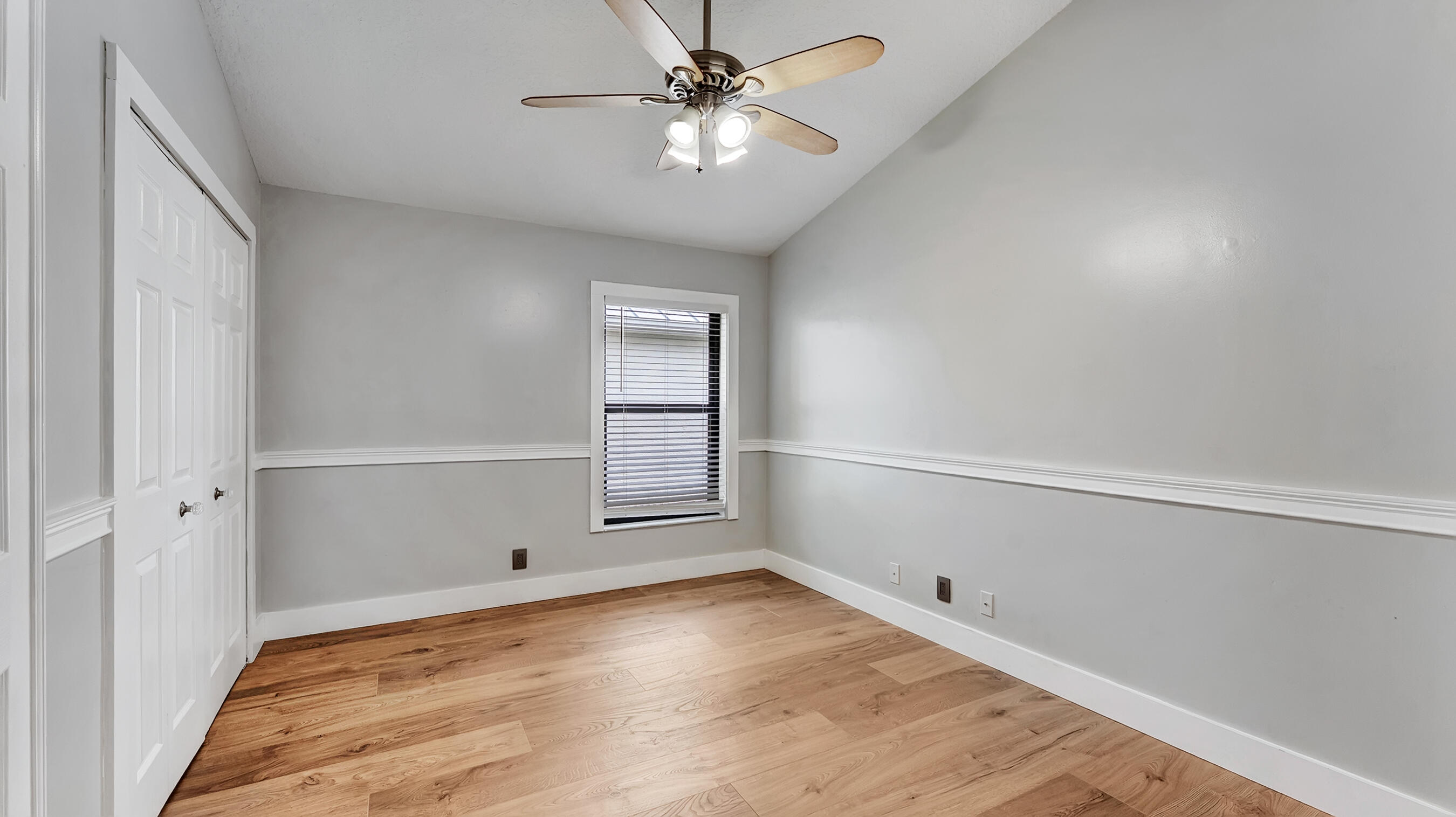 DELRAY LAKES - Residential