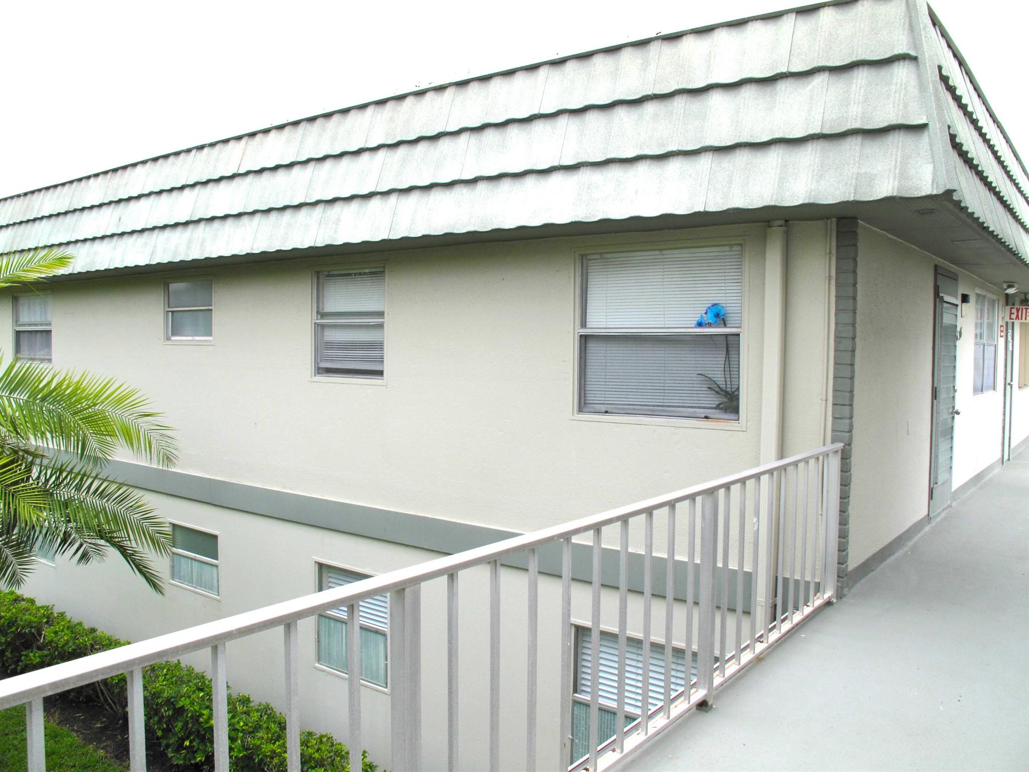 Bright and airy 2nd floor corner condo w/lift in desirable Kings Point an active Adult 55+ community. Spacious floor plan Condo features: newer A/C 2018, 2024 water heater, new SS appliances, glass backsplash in kitchen, New neutral tile flooring throughout (no Carpet) ample closet space. Enjoy your lovely screen enclosed balcony where you'll find a new washer and dryer. You'll love the world class amenities of Kings Point including two 18-hole golf courses designed by Robert Trent Jones, Sr, large resort style pool and clubhouse, tennis, pickleball and fitness room. Enjoy the state-of-the-art theatre; East End Cafe in the main clubhouse & The Bistro in Monaco clubhouse. here's always something to do in this vibrant 55+ community, including