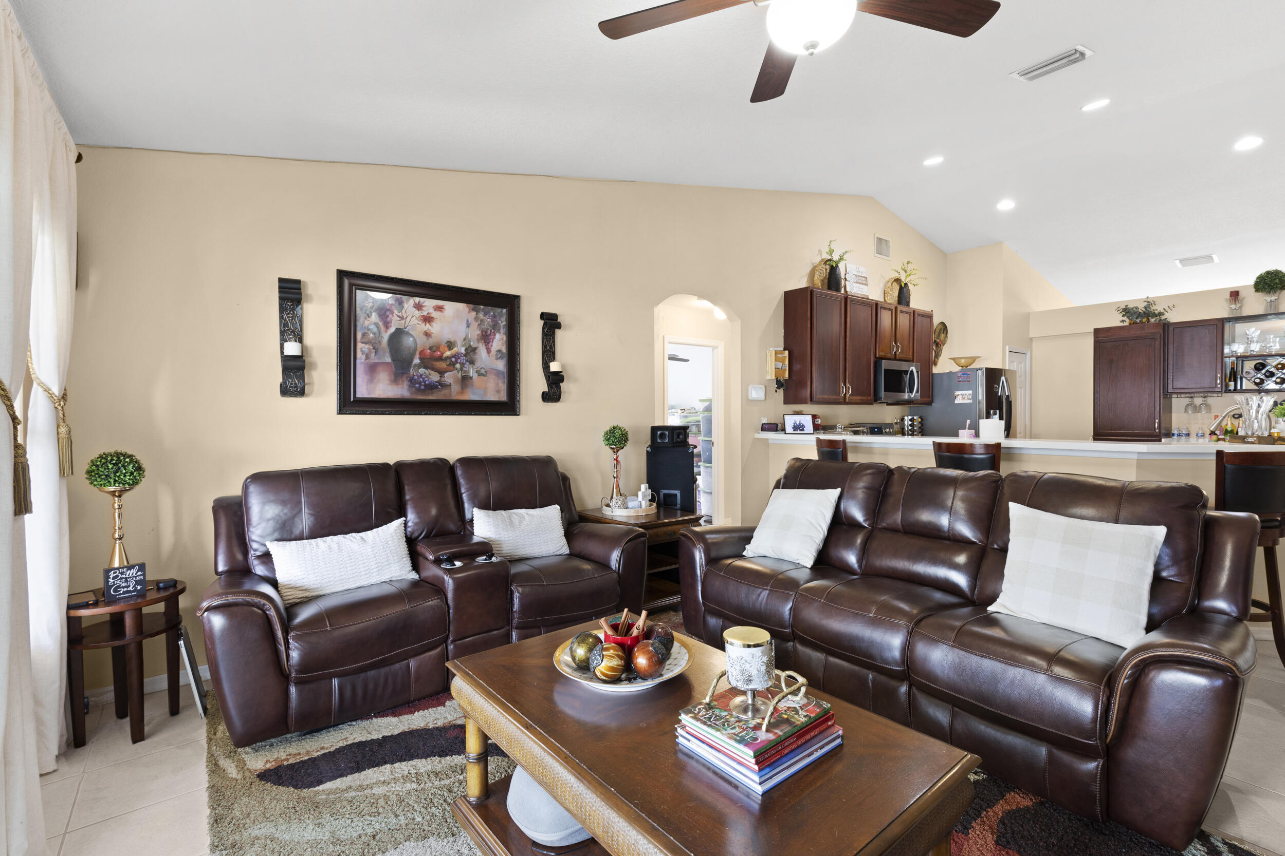 PORT ST LUCIE SECTION 48 1ST REPLAT - Residential