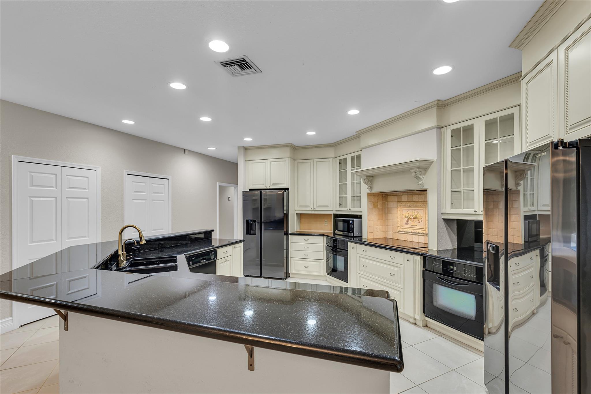 Photo 17 of 64 of 4670 W Leitner Dr house