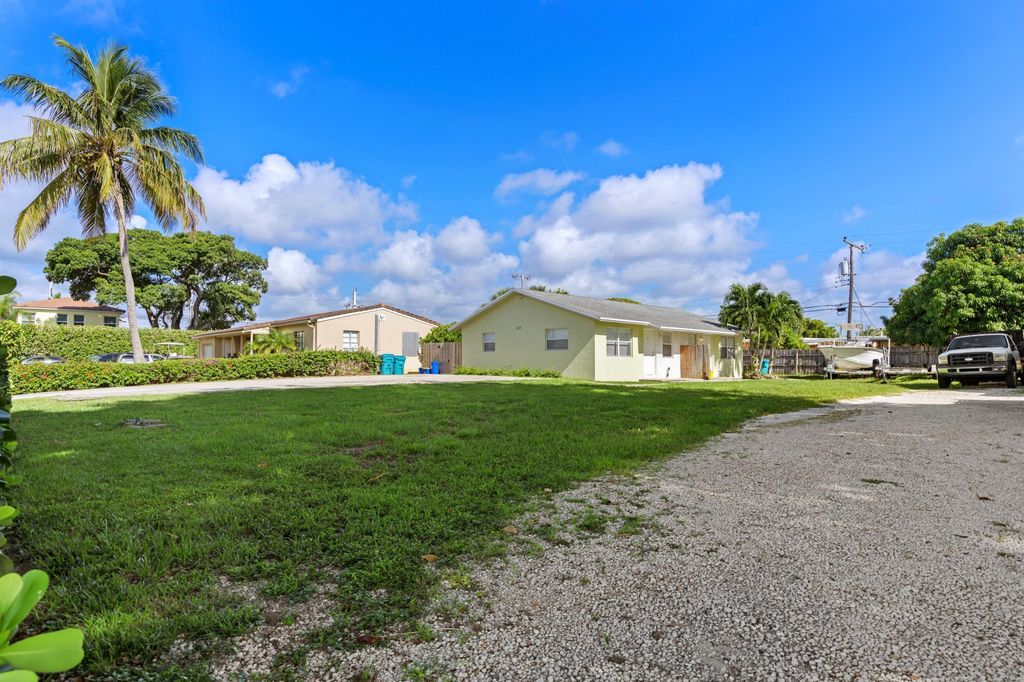 Photo of 615 NE 7th Avenue, Boynton Beach, FL 33435 (MLS # B26035089)