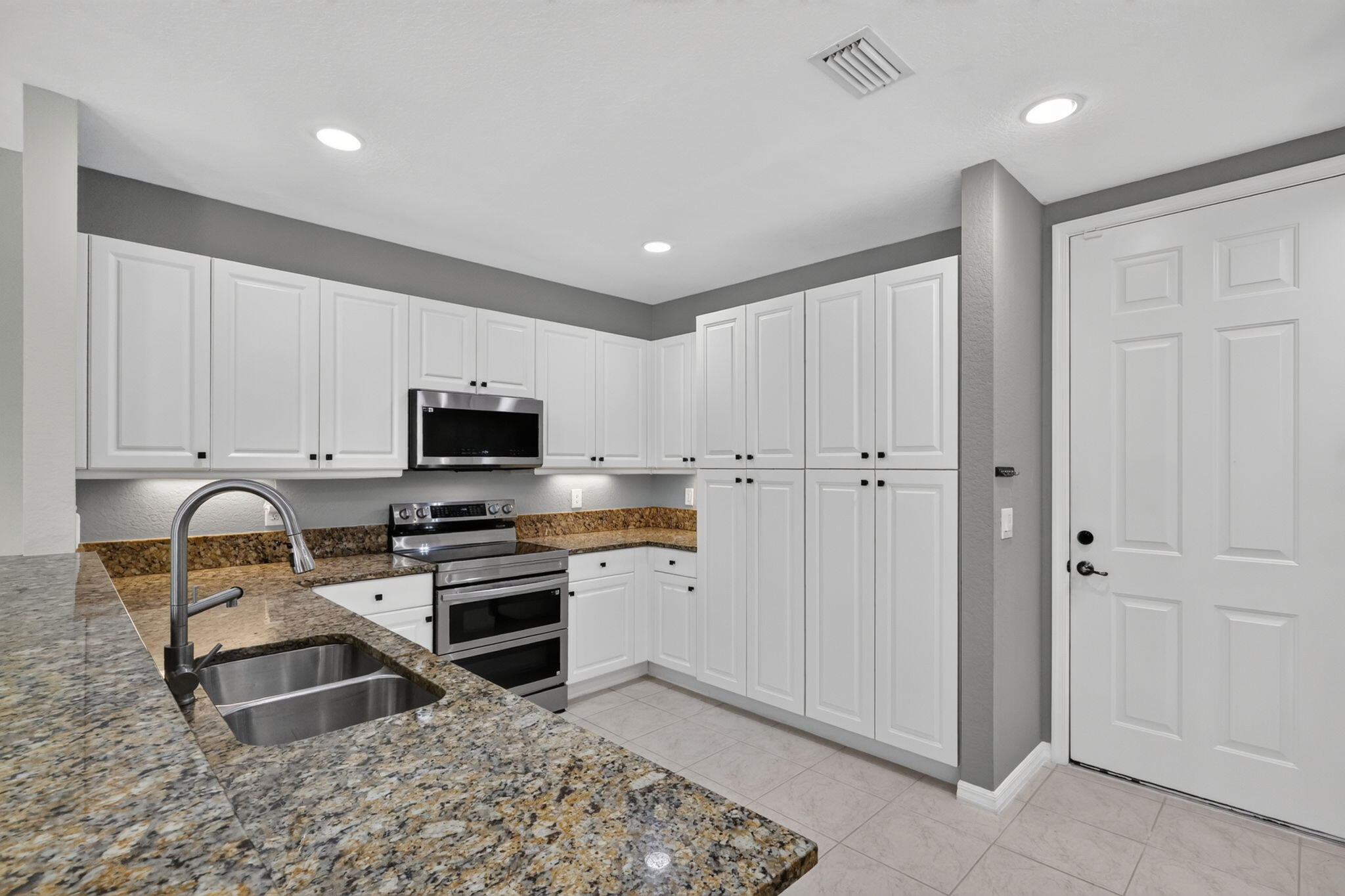 Properties | Stephanie Kaufman 1015 Ventnor Avenue 3A