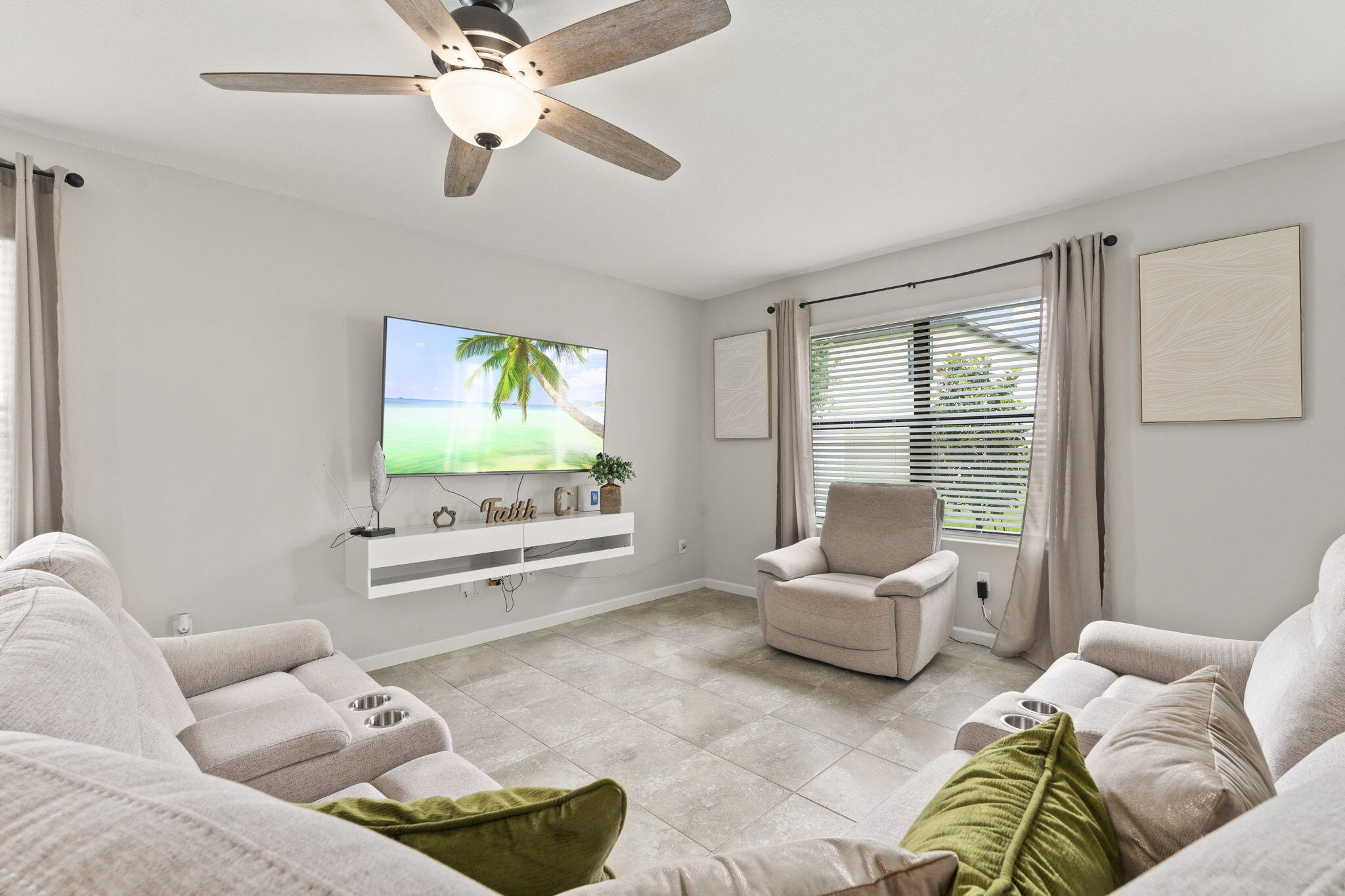 CELEBRATION POINTE - Residential