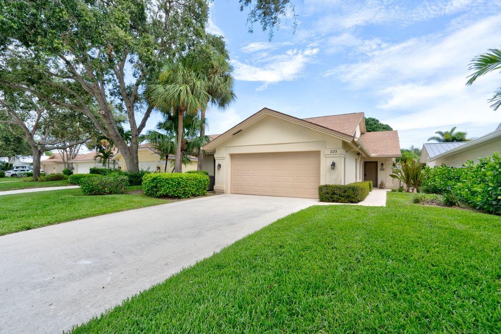 Photo of 223 E River Park Drive, Jupiter, FL 33477 (MLS # R11011060)