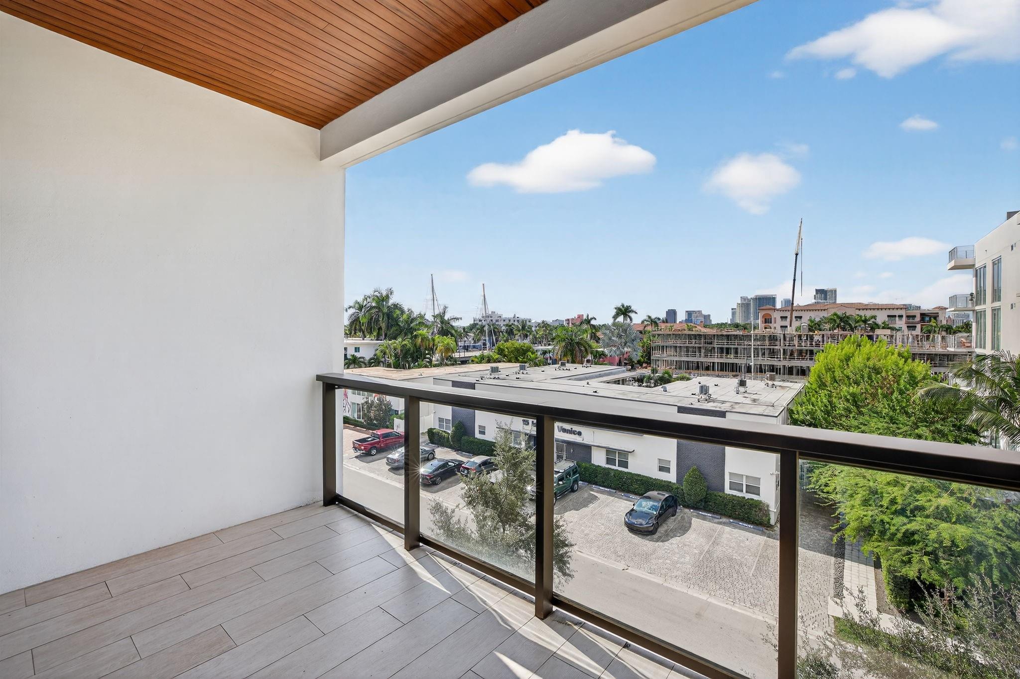 Aqualuna - Residential