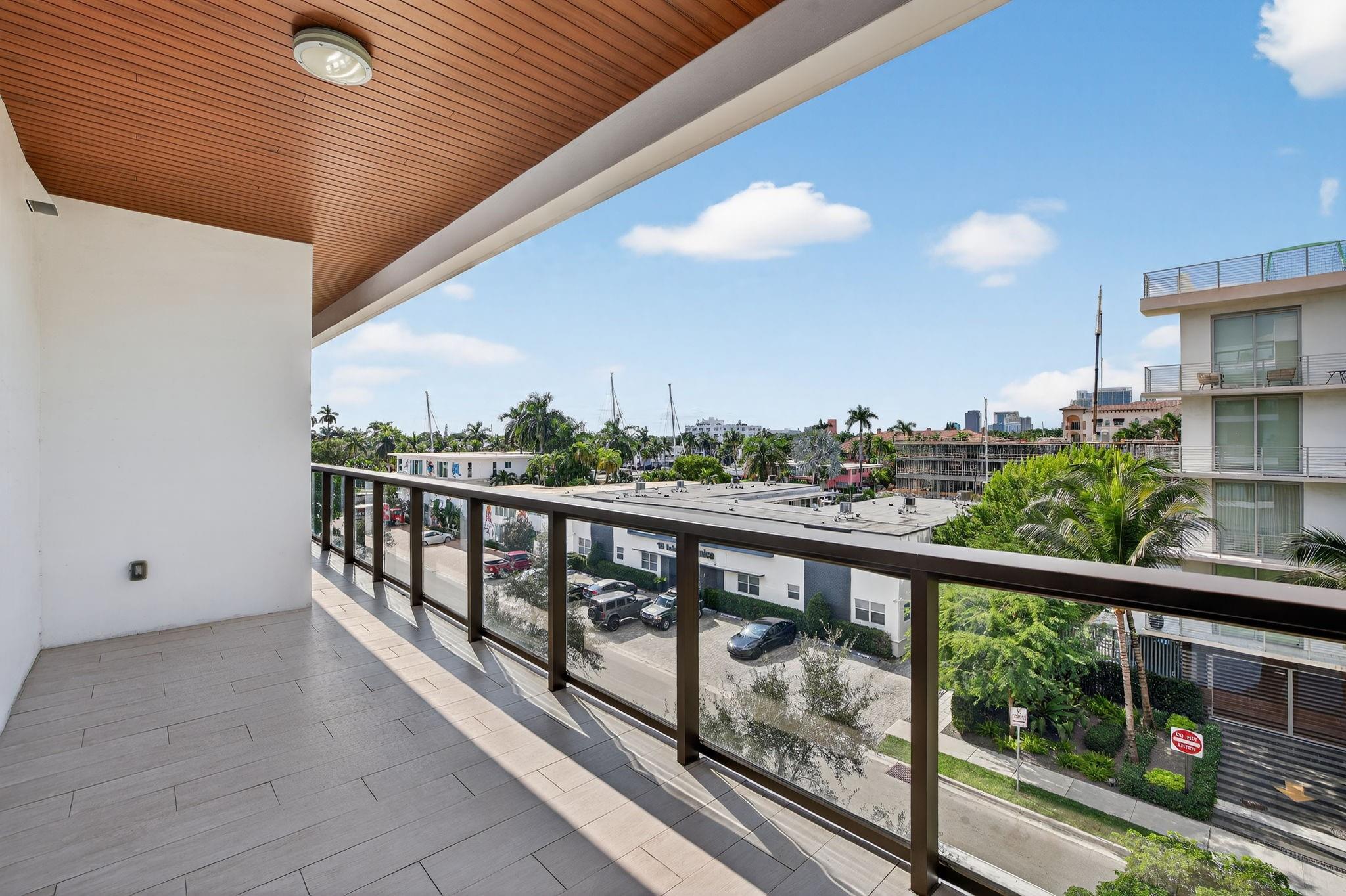 Aqualuna - Residential