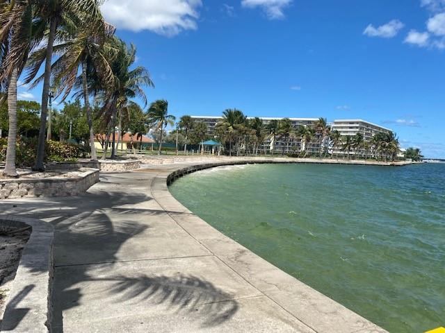 Lake Harbour Towers - Residential