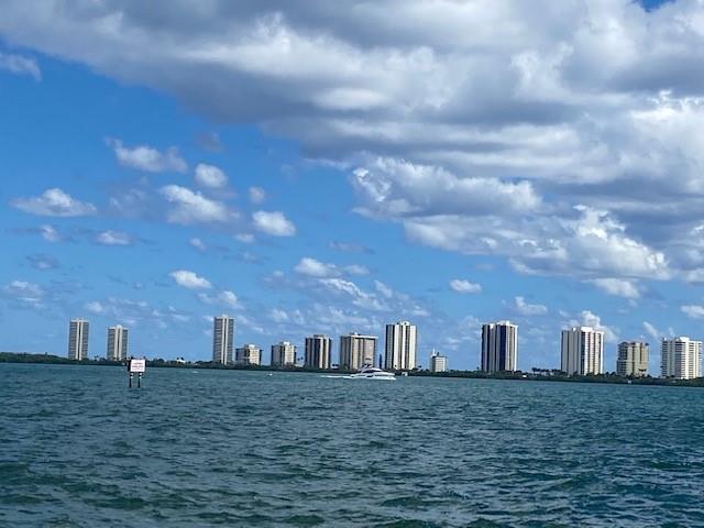 Lake Harbour Towers - Residential