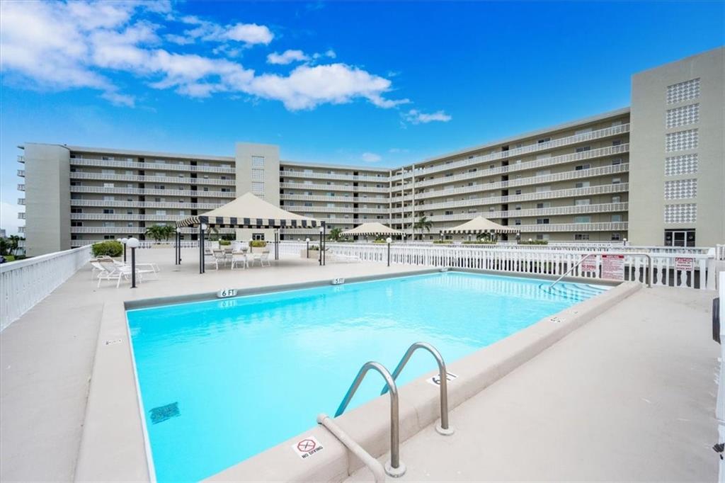 Lake Harbour Towers - Residential