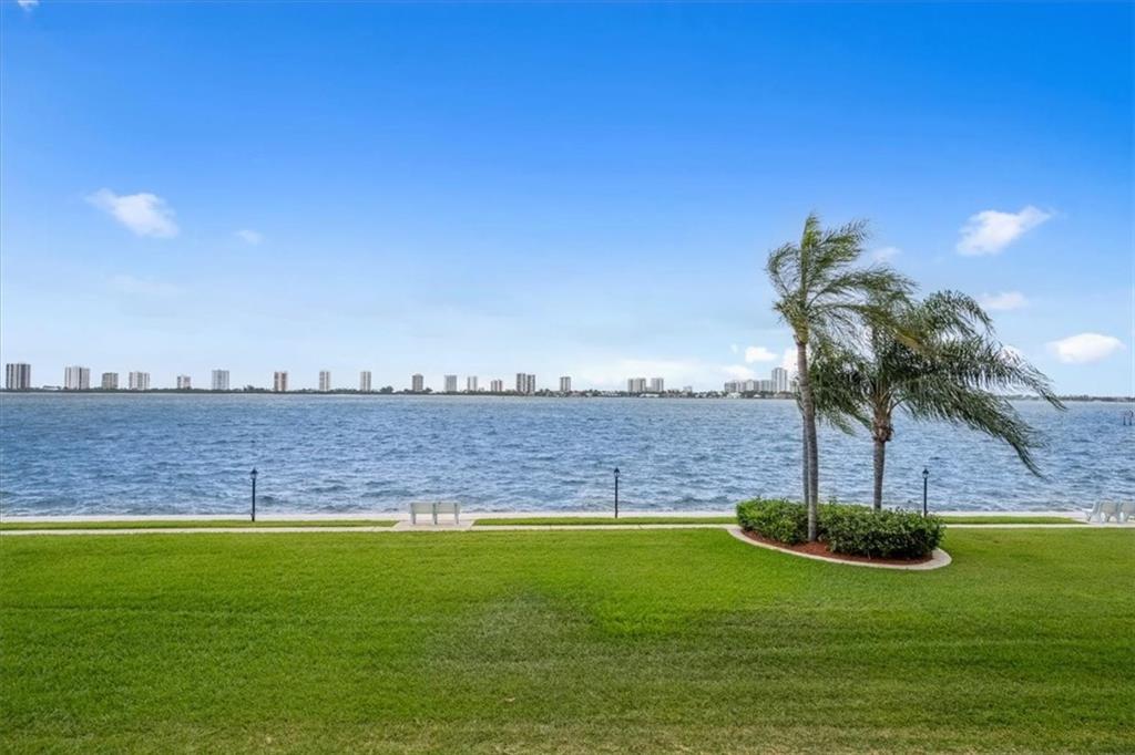 Lake Harbour Towers - Residential