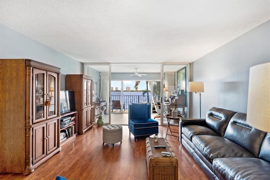 Lake Harbour Towers - Residential