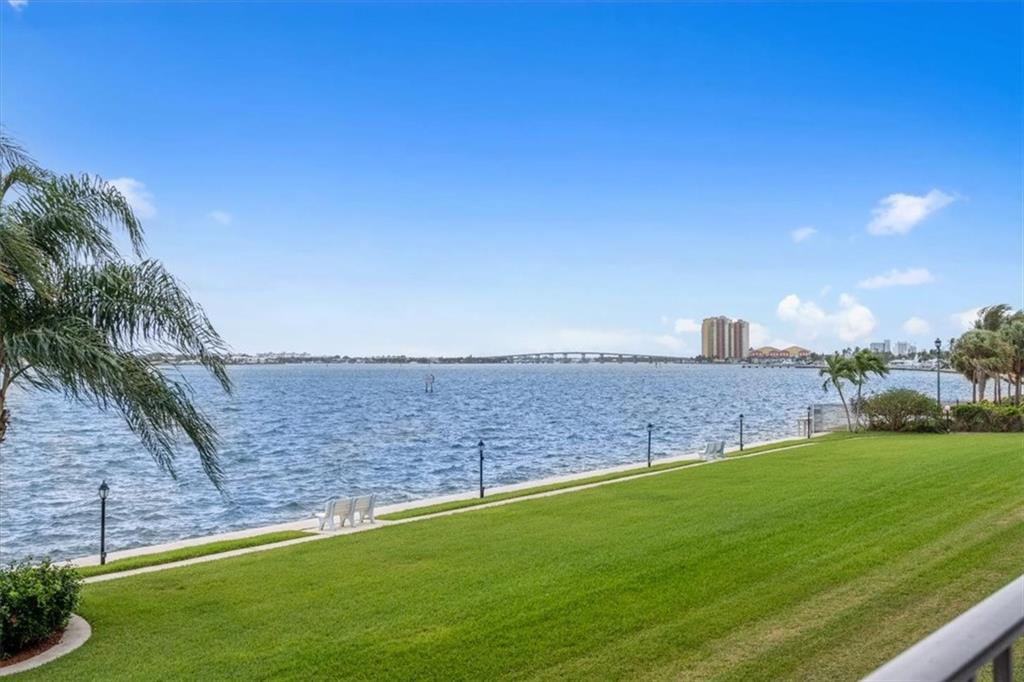 Lake Harbour Towers - Residential