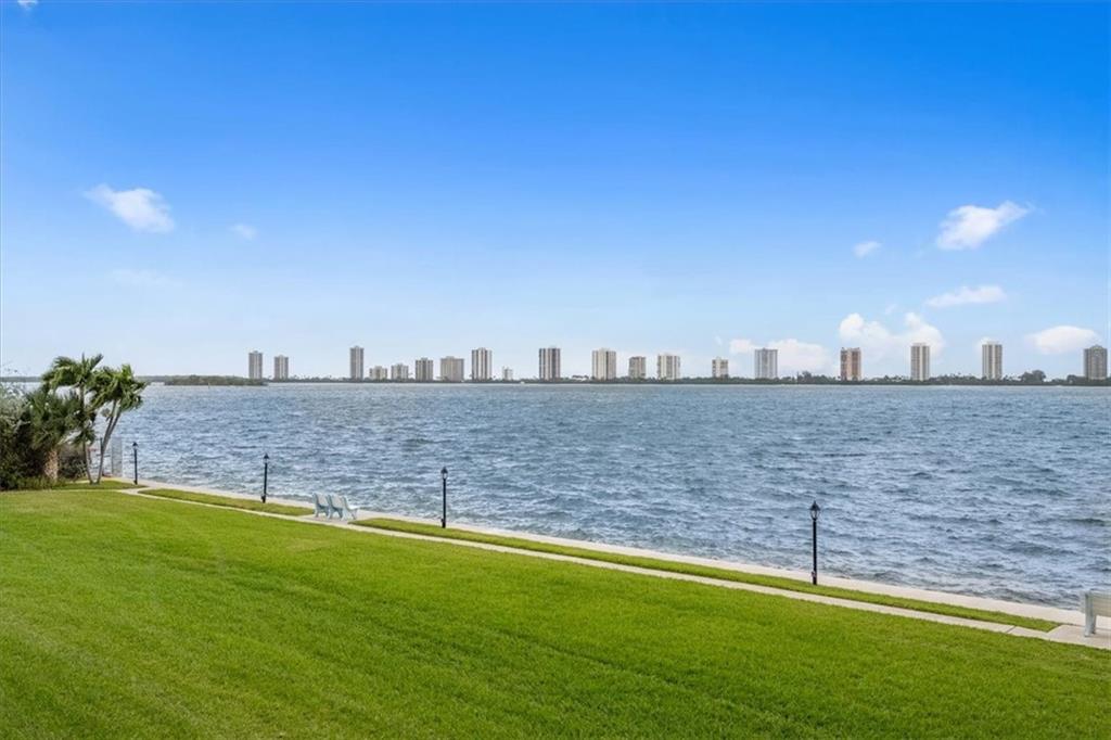 Lake Harbour Towers - Residential