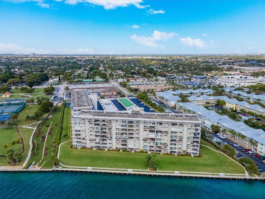 Lake Harbour Towers - Residential