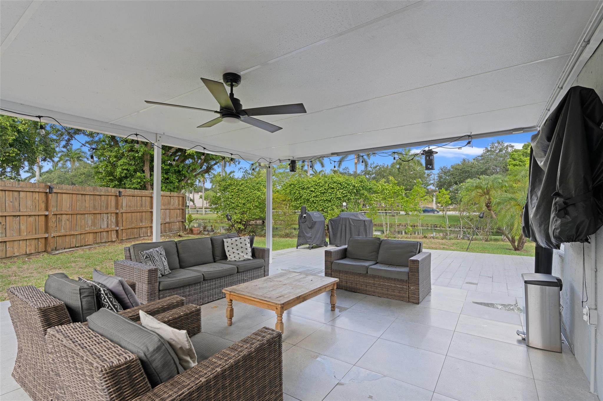 HAMPTON LAKES - Residential