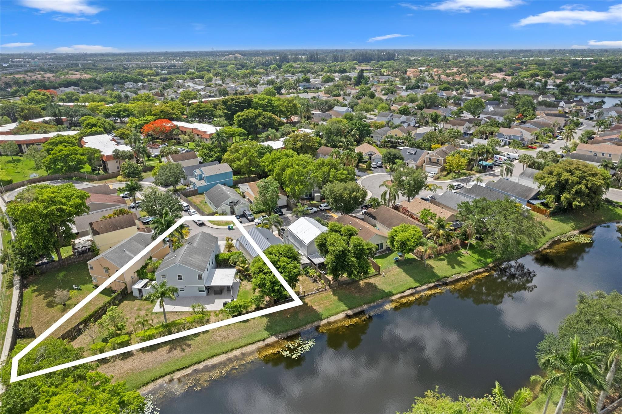 HAMPTON LAKES - Residential