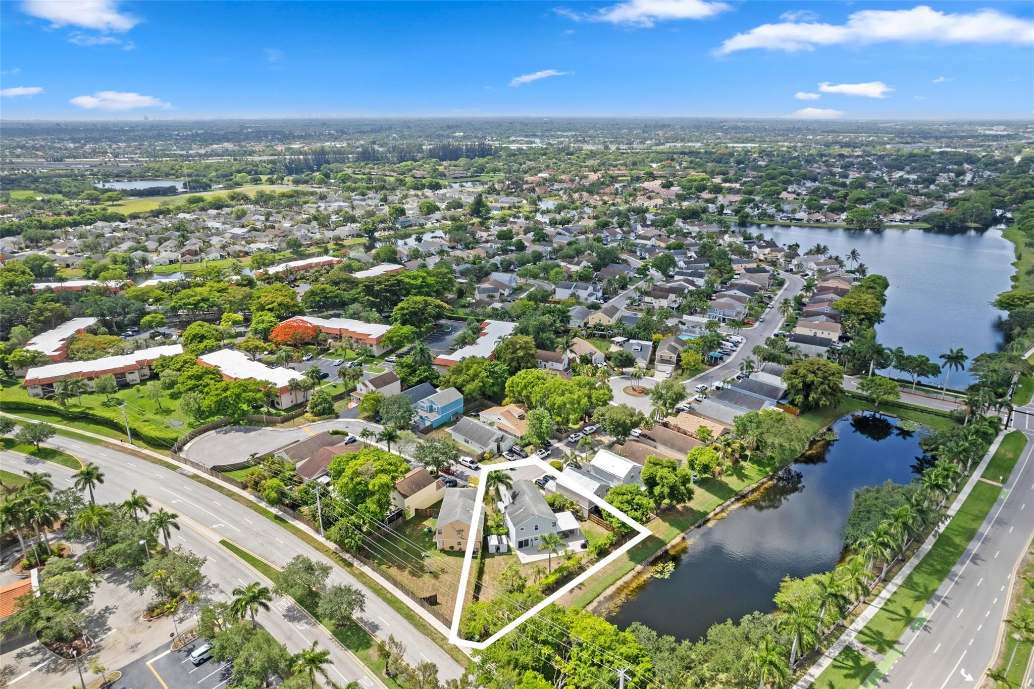 HAMPTON LAKES - Residential