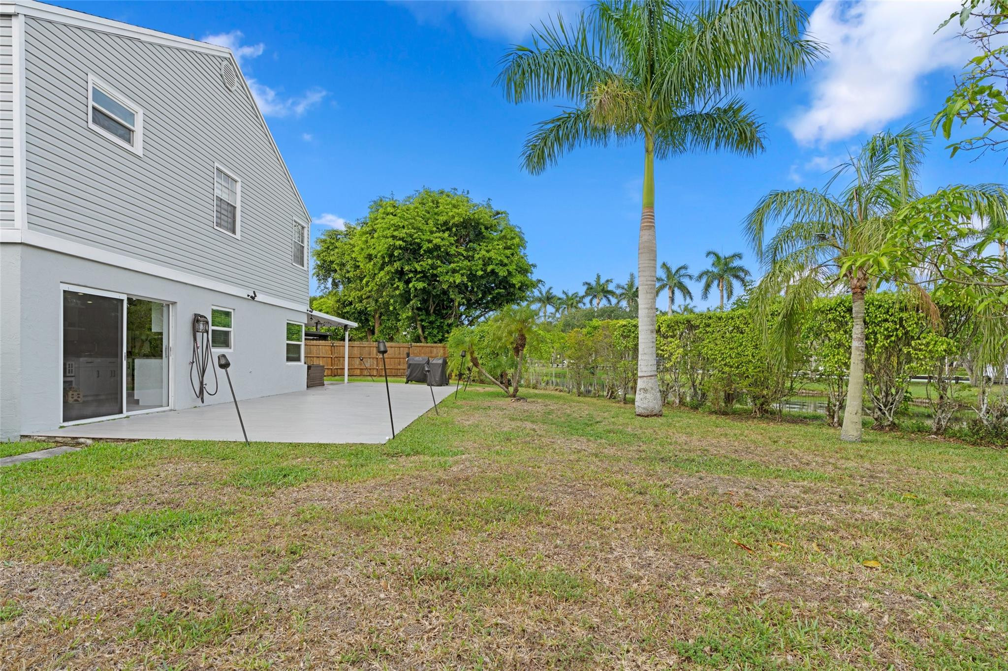 HAMPTON LAKES - Residential