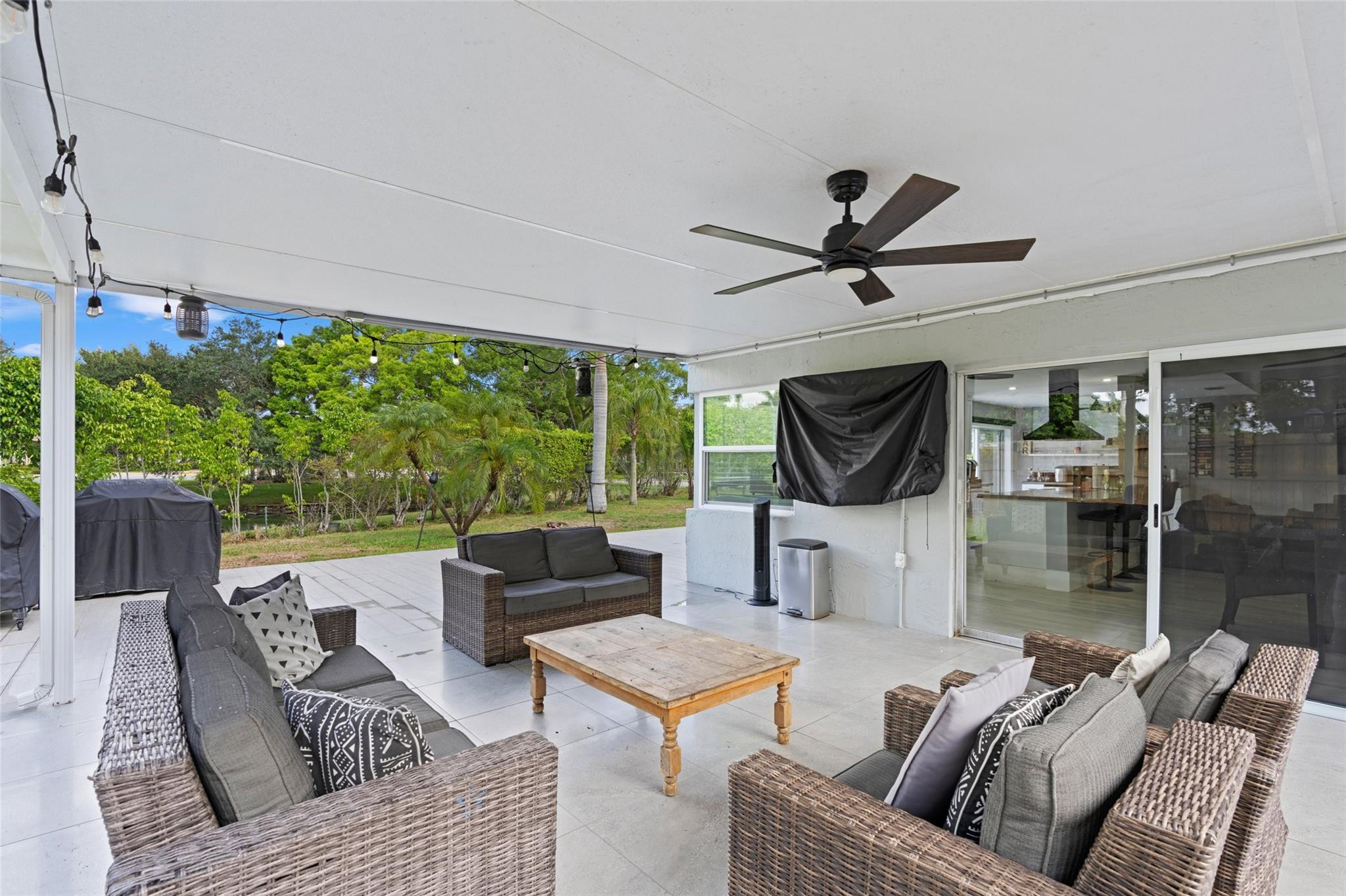 HAMPTON LAKES - Residential