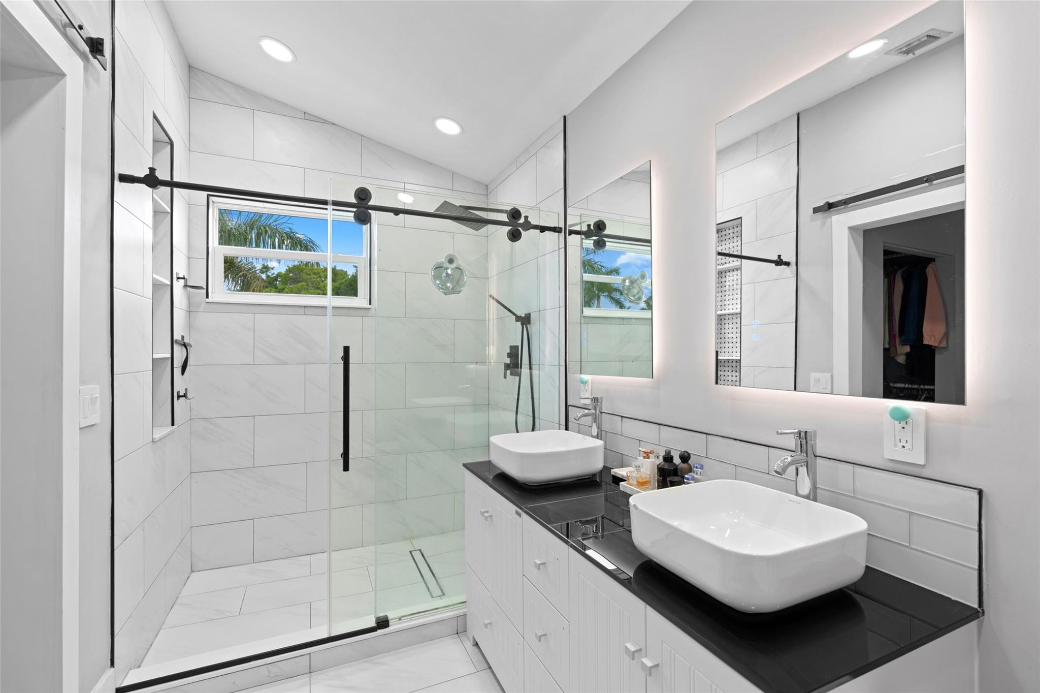 HAMPTON LAKES - Residential