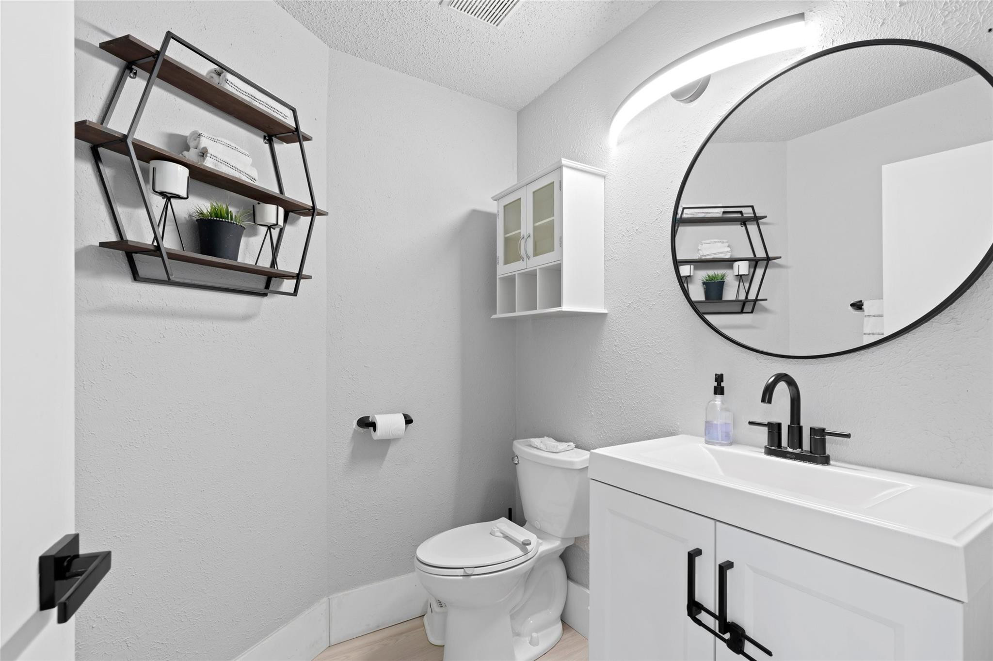 HAMPTON LAKES - Residential