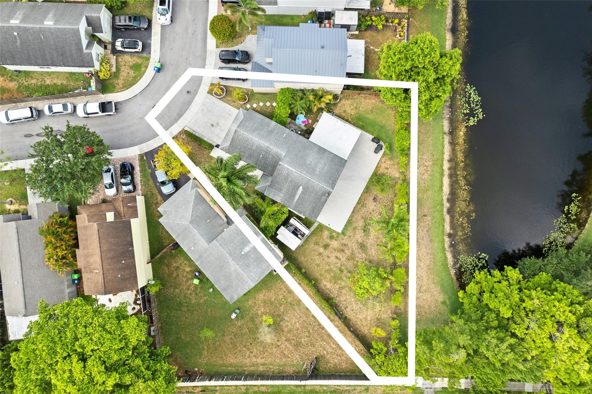 HAMPTON LAKES - Residential