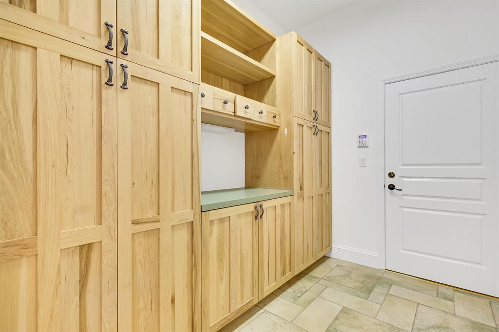 ANCHORAGE POINT - Residential