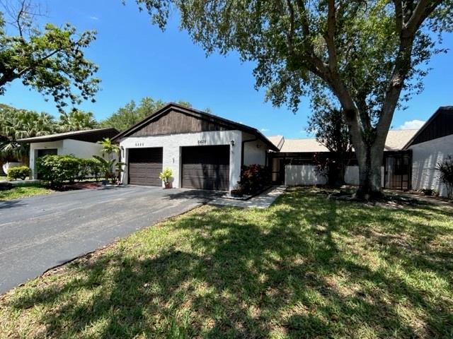 6429 Pinehurst Cir w. c24