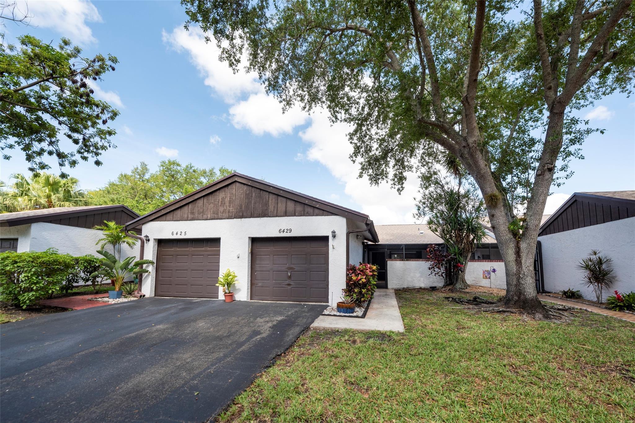 6429 Pinehurst Cir w. c24