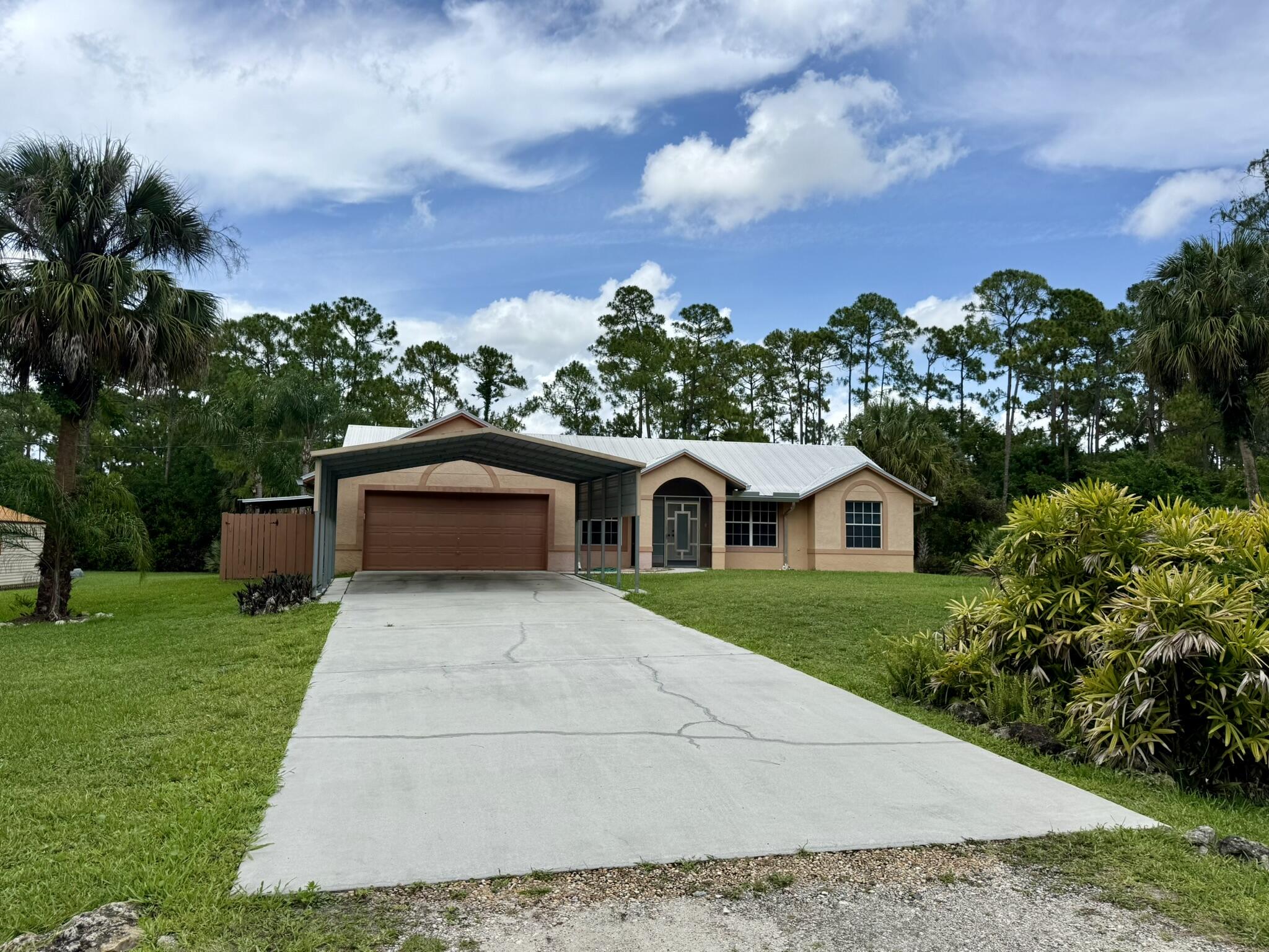 15819 76th Road N