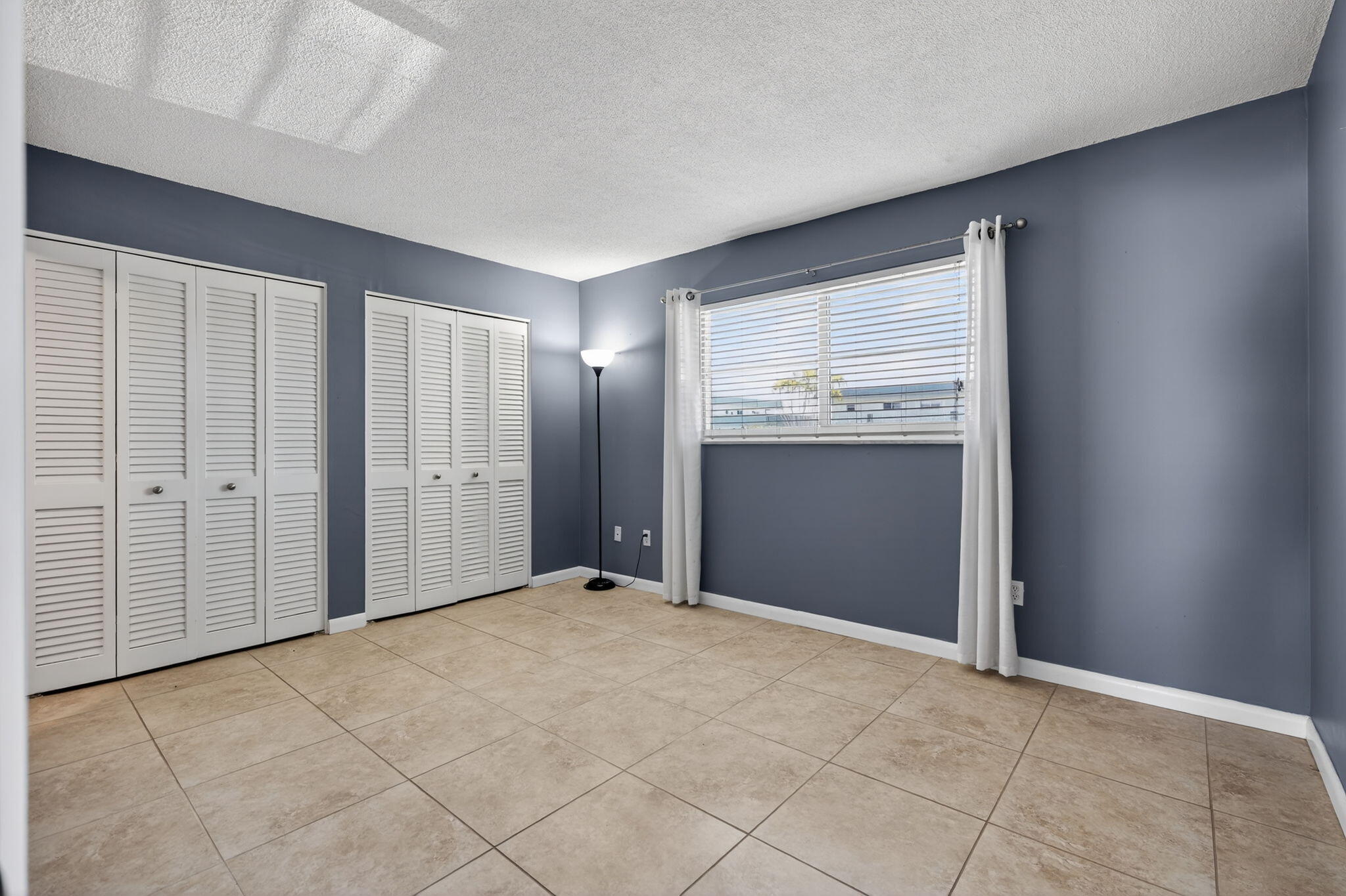 WINDSOR PARK NORTH CONDOMINIUMS - Residential