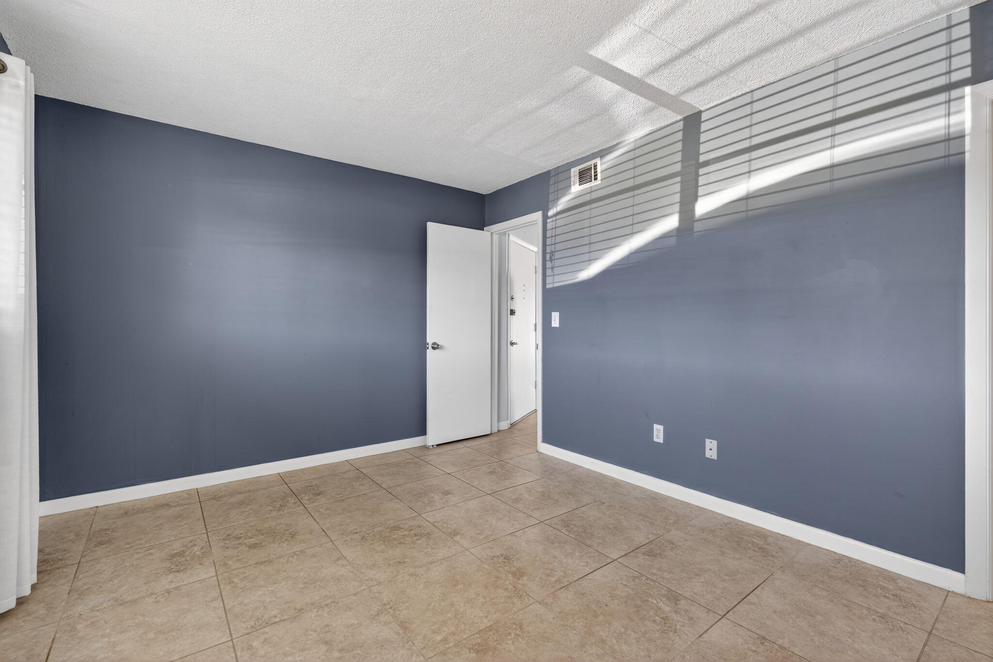 WINDSOR PARK NORTH CONDOMINIUMS - Residential