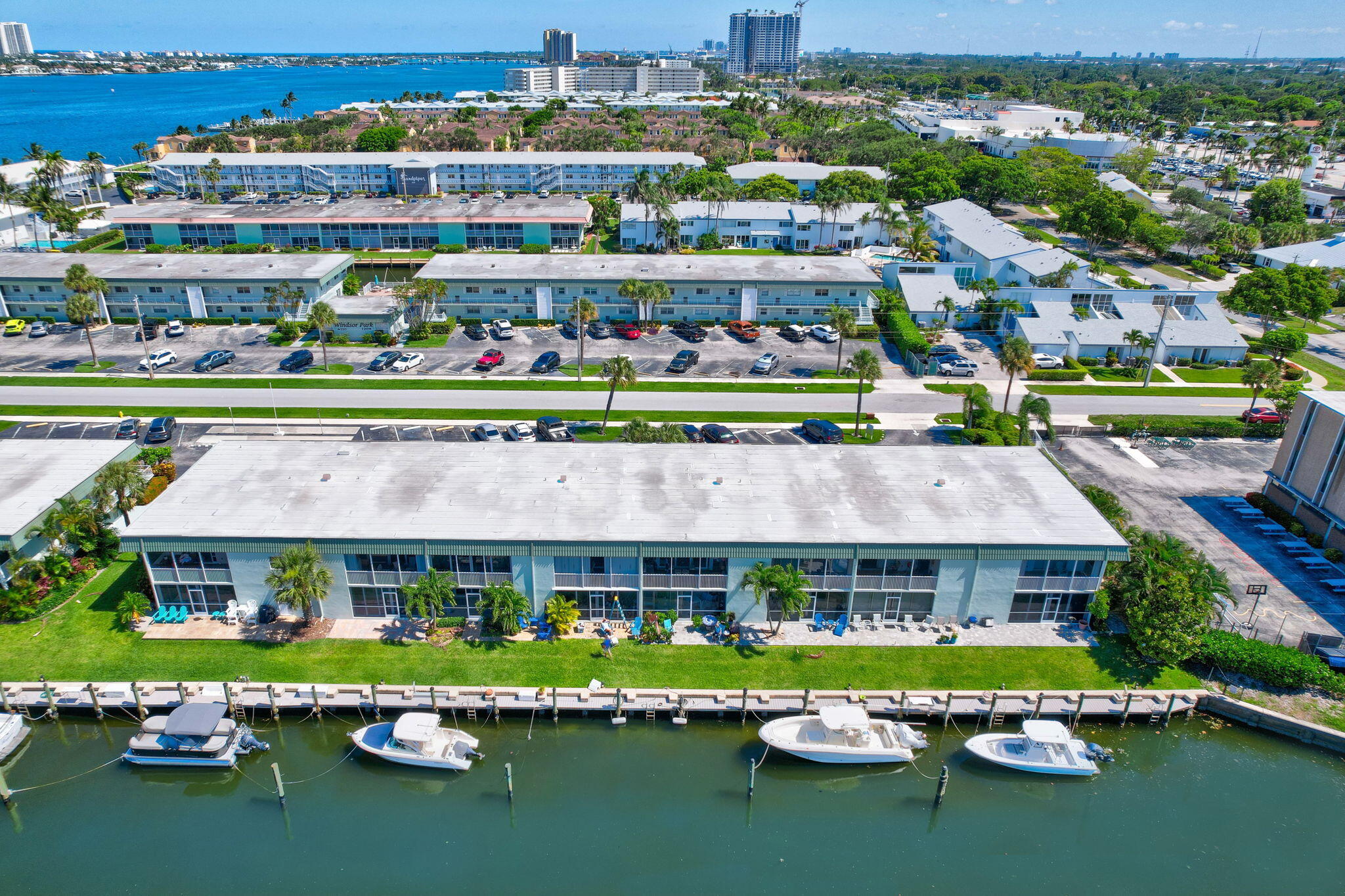 WINDSOR PARK NORTH CONDOMINIUMS - Residential