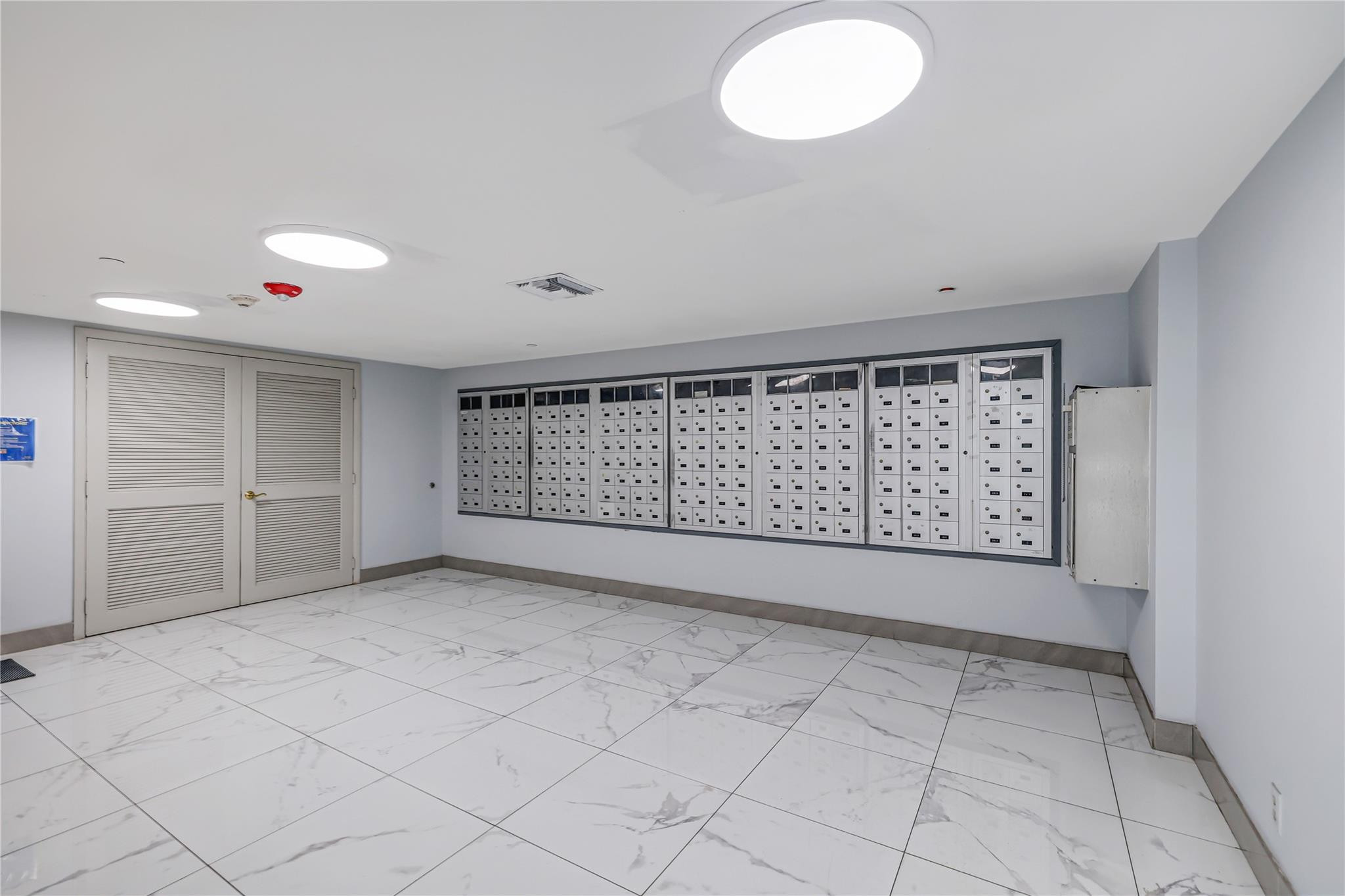 SILVER THATCH ATLANTIC PLAZA - Residential Lease
