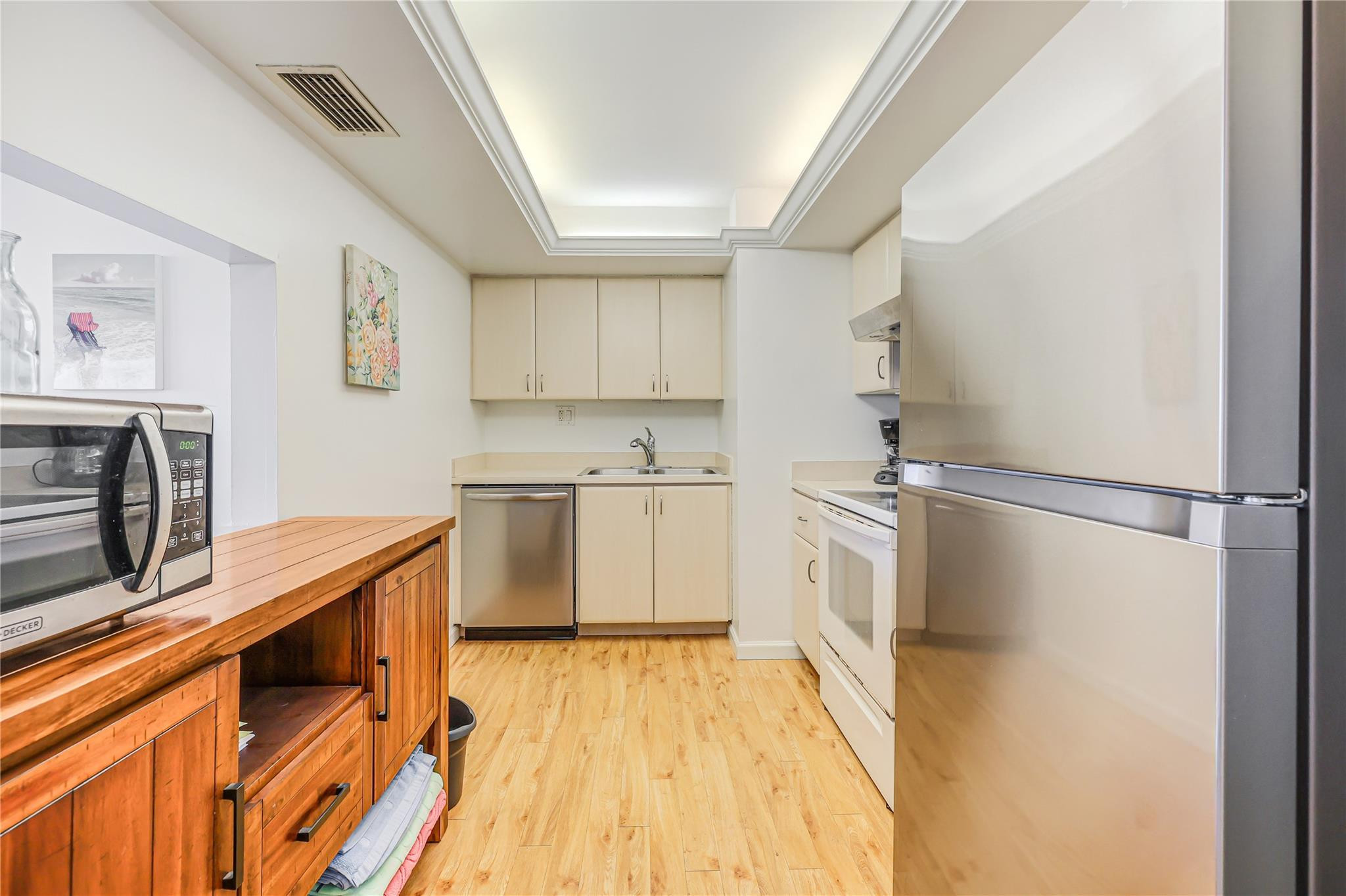 SILVER THATCH ATLANTIC PLAZA - Residential Lease