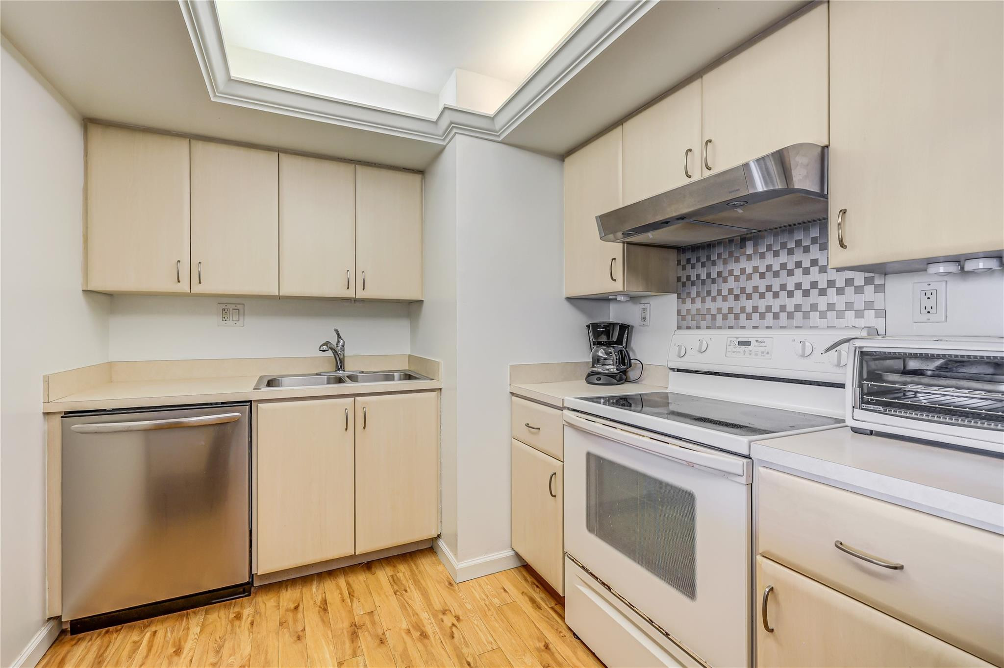 SILVER THATCH ATLANTIC PLAZA - Residential Lease