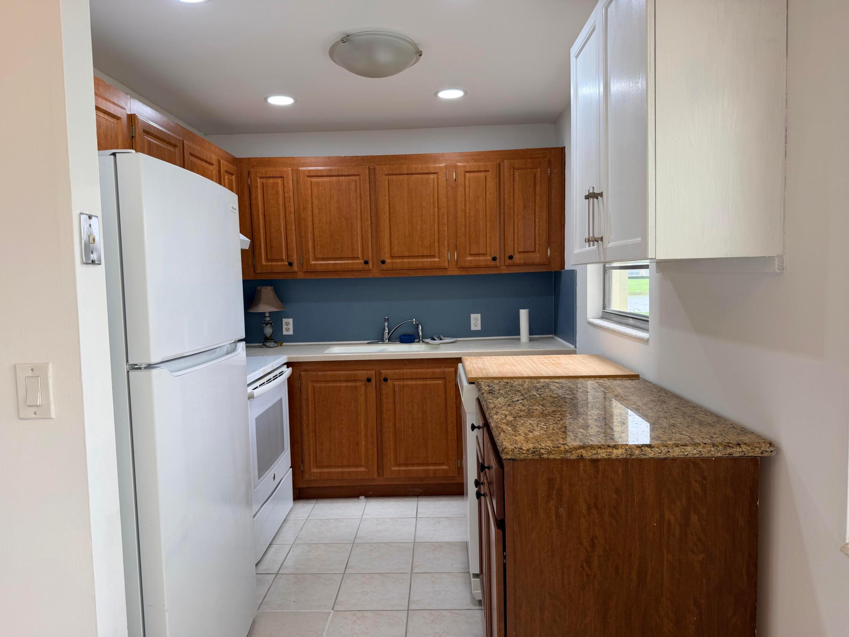 DORSET AT CENTURY VILLAGE CONDO - Residential Lease