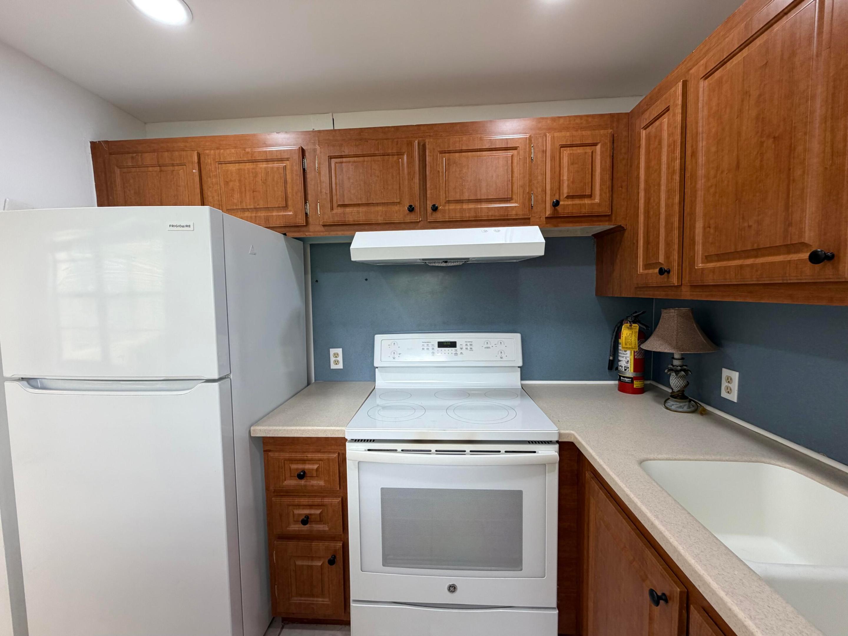 DORSET AT CENTURY VILLAGE CONDO - Residential Lease