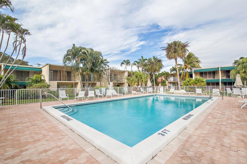 Photo of 386 Golfview Road #A, North Palm Beach, FL 33408 (MLS # R10898499)