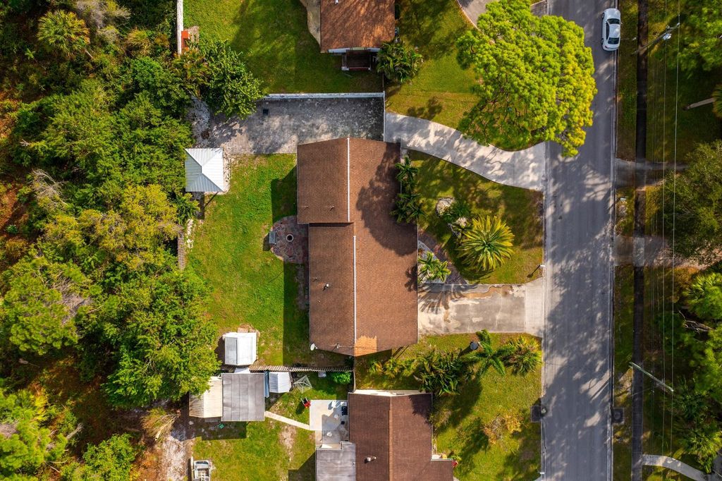 Photo of 1604 Edgevale Road, Fort Pierce, FL 34982 (MLS # R10955464)