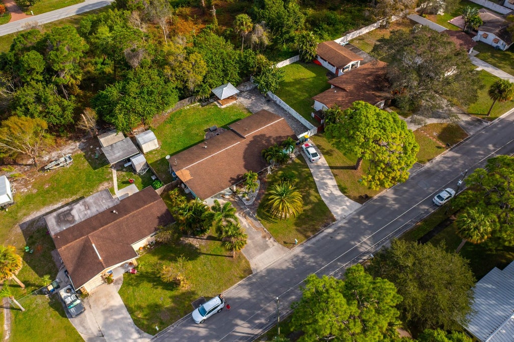 Photo of 1604 Edgevale Road, Fort Pierce, FL 34982 (MLS # R10955464)