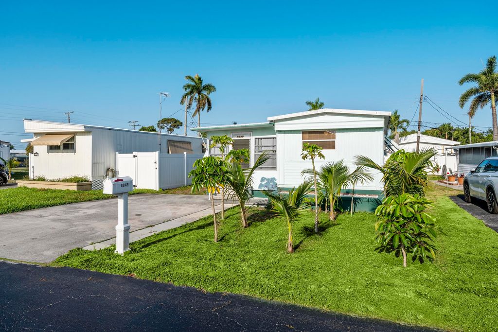 Photo of 8949 Oak Street, Boynton Beach, FL 33436 (MLS # R11159497)