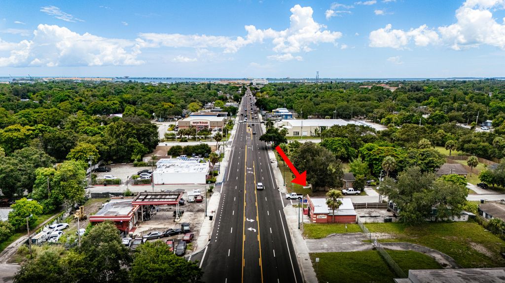Photo of 1901 Orange Avenue, Fort Pierce, FL 34950 (MLS # R11101164)